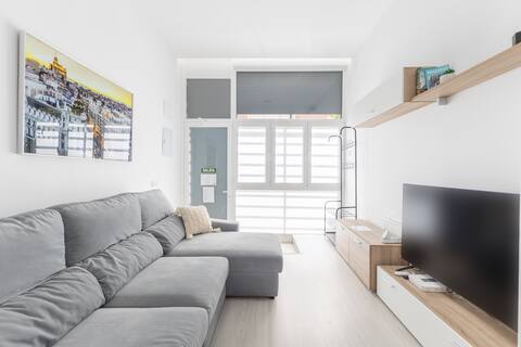 Popular Airbnb listing: Moncloa Apartment No. 5 with optional parking in Chamberí