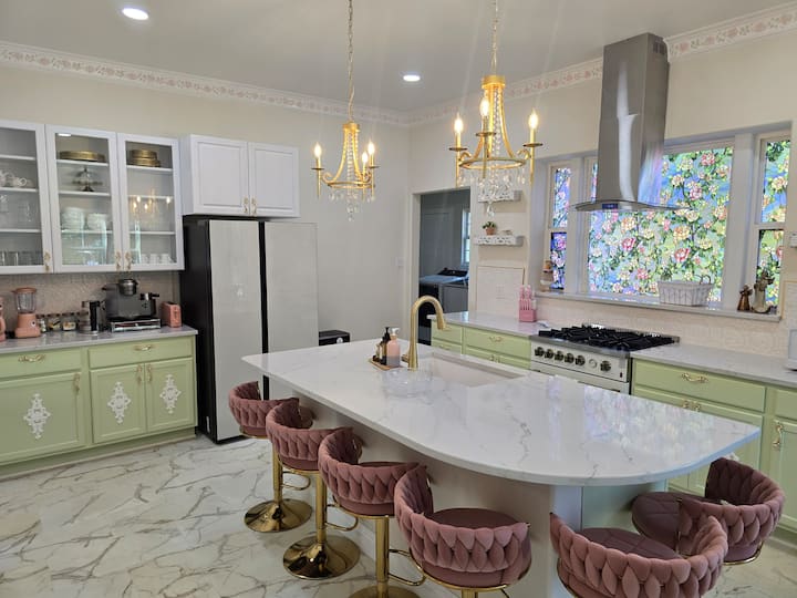 Full kitchen image 1