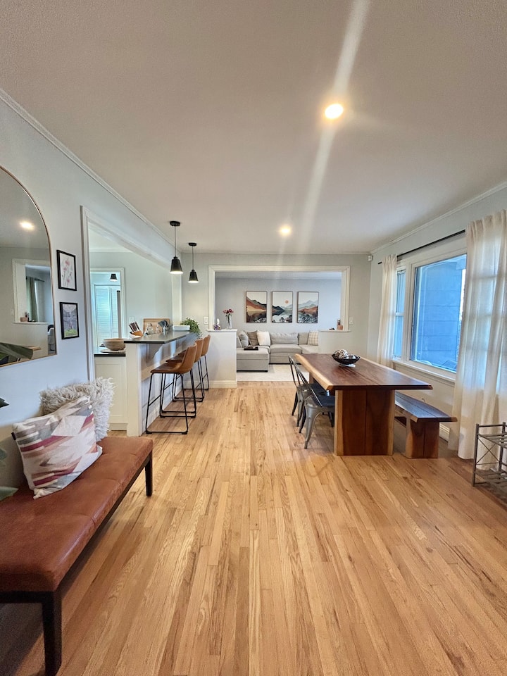Near Stanley Market- Cozy Home With Large Yard - Aurora, CO