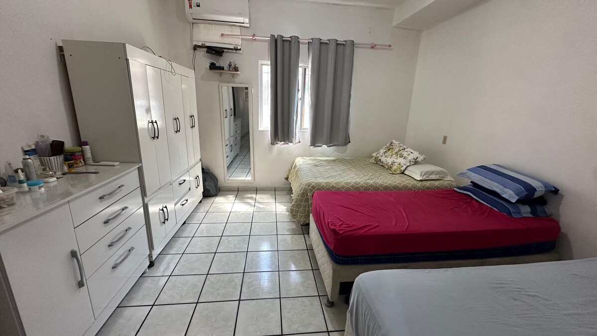 5 camas (1 cama doble, 2 camas individuales)
