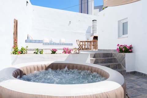 House in Peniche •Jacuzzi • Close to the Beach