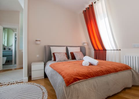 LuxeNeuf Villa • AC • Sauna • Free Private Parking