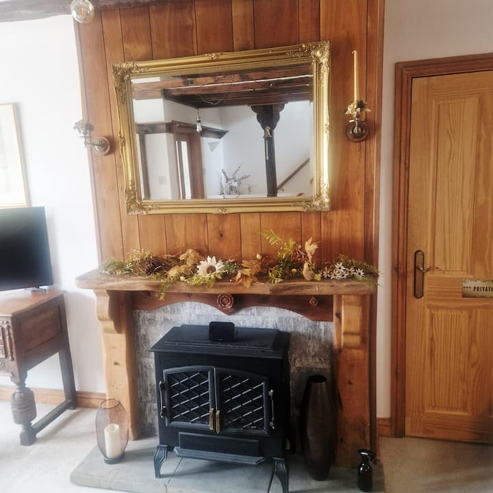 Cosy Home With Large Kitchen/diner - Coventry