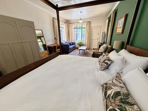 Oatlands Cottages in Grahamstown - Stone Cottage