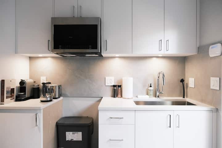 Bright & Cozy 2br In West Point Grey - Bowen Island