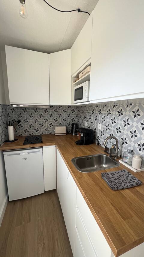 Popular Airbnb listing: Quiet Mina Studio, on the edge of the golf course in Bénodet