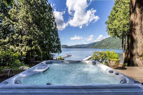 Luxury Lakefront *Hot Tub*Private Dock*Pool Table