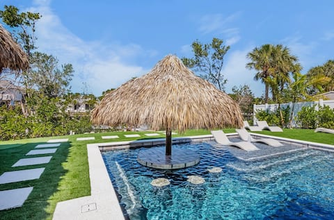 Beautiful Canal front house with heated pool & spa
