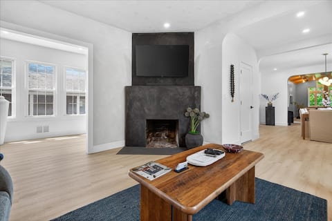 Top Airbnb: Ontario's Luxe House in Albany