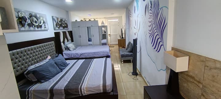 Cama King+ Cama dos plazas.