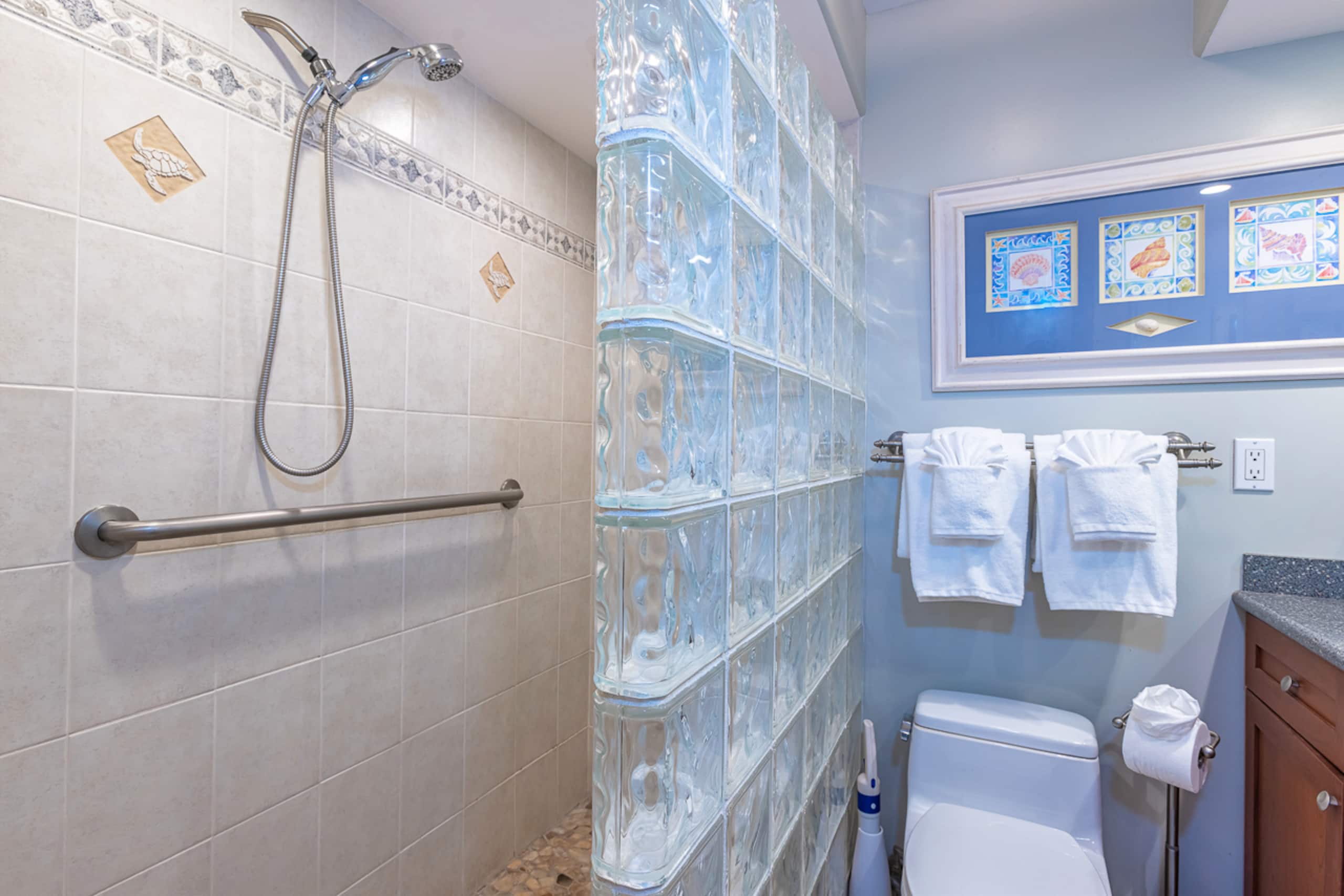 Condo in Kihei · ★4.5 · 1 bedroom · 2 beds · 2 baths - Image 19