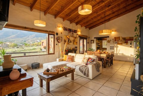 Anuncio de Airbnb popular: House in Tafi del Valle. Beautiful view of the valleys en Departamento Tafí Del Valle