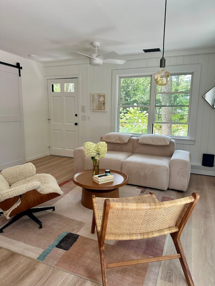 Sunlit Cozy Cottage By The Bay. - The Hamptons, NY