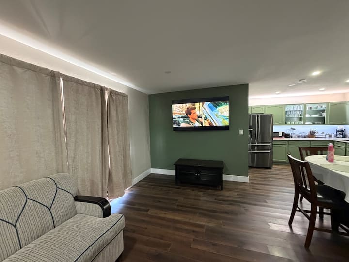 Family & Group Friendly • Near Downtown & Freeways - Las Vegas