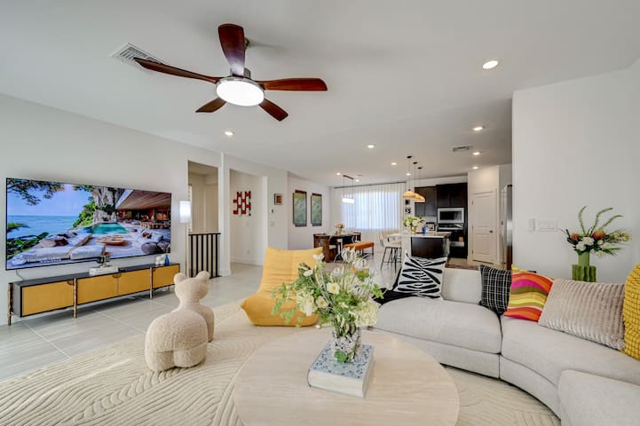 Near Strip•LUX Spacious Villa•Foosball Game