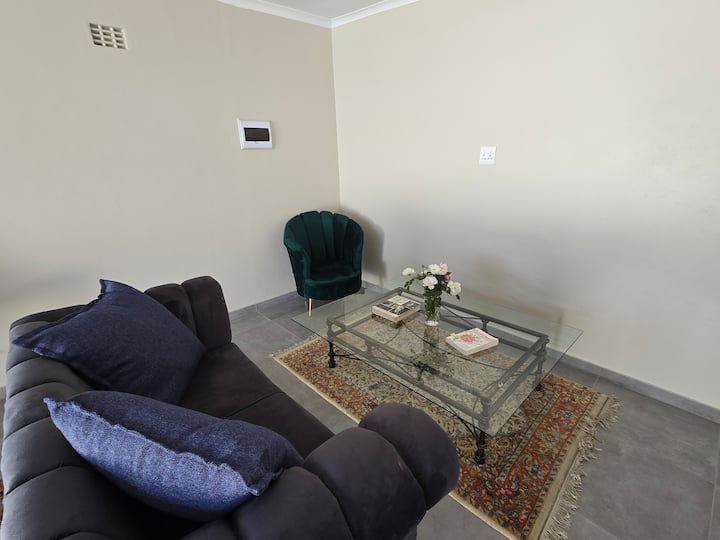 Tranquil Private Retreat In Bryanston, Sandton Cbd - South Africa