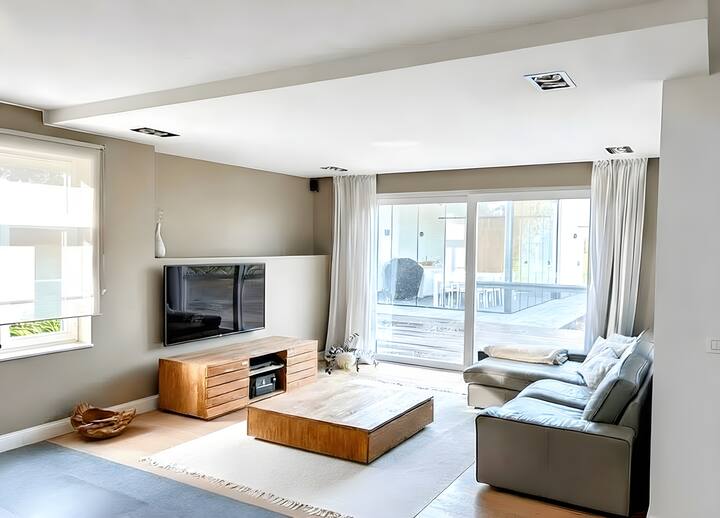 Escapade De Luxe à La Villa Tramonto Avec Jacuzzi - Sint-Truiden