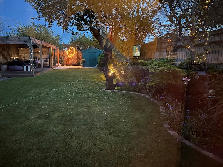 4 Bed Luxury In Leafy Surrey - Epsom