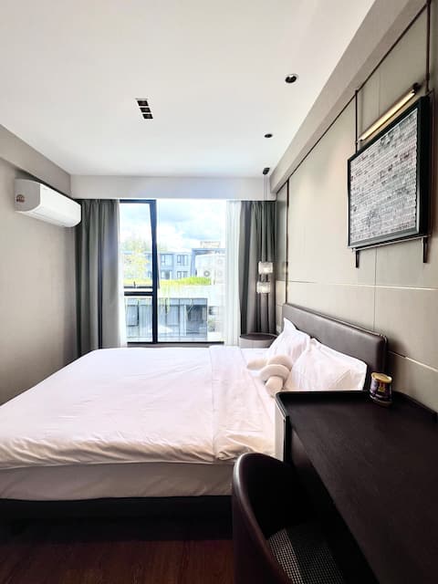 Le Chamonix Airport Centrair Festival Holiday Apartment · Low Density Luxury Two Bedroom