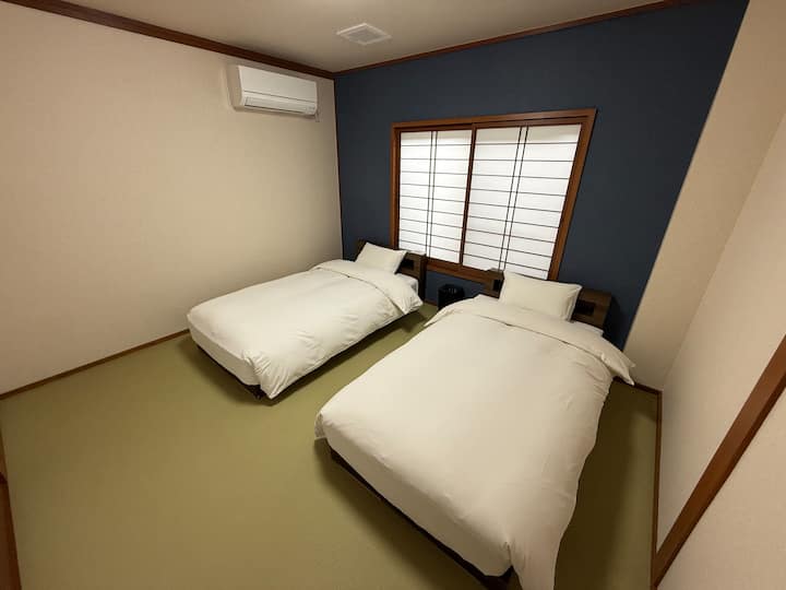 Spálňa ξ
2 jednolôžka