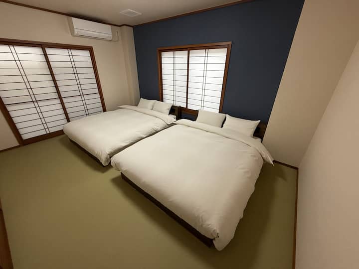 Spálňa ξ
2 manželské postele