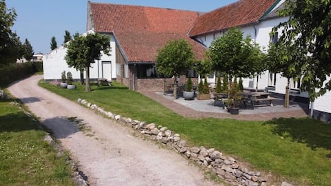 Group accommodation Hoeve Drogenberg 18-20 people
