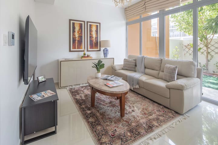 Cozy 3br Townhouse With Courtyard In Damac Hills 2 - Dubái