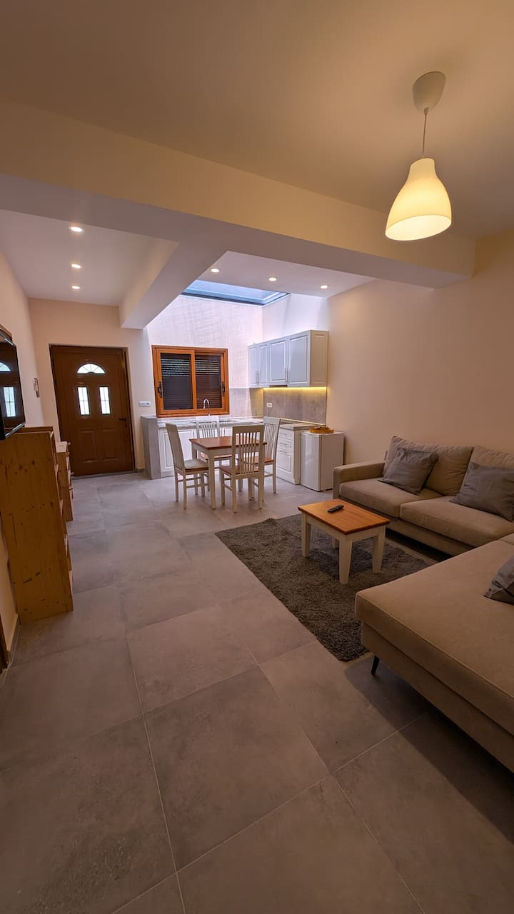 Cozy Holiday Home With Garden & Free Parking - Vlorë