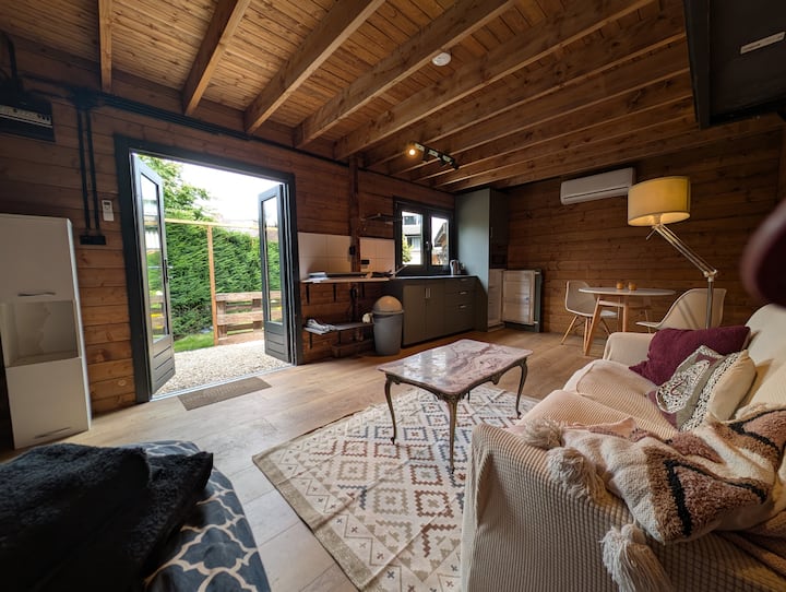 Knusse Houten Studio Met Tuin - Eindhoven