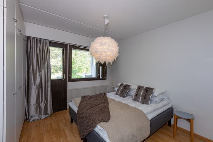 Soveværelse, dobbeltseng 160 cm.