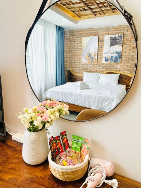 (204MSNK)Maison Luxe Studio w Big Window & Kitchen