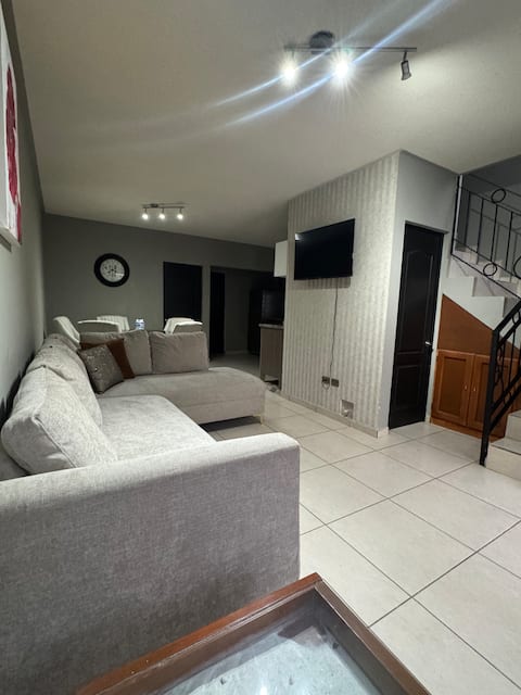Popular Airbnb listing: 20% discount on bookings over 15 days! in Saltillo