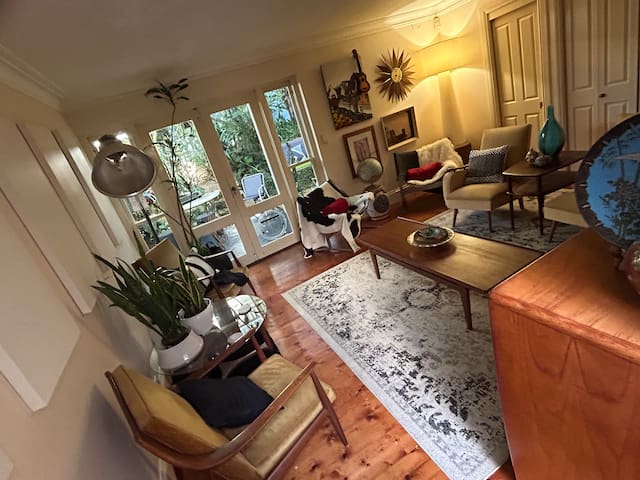 Designer 2 Storey Terrace near Inner City Harbour