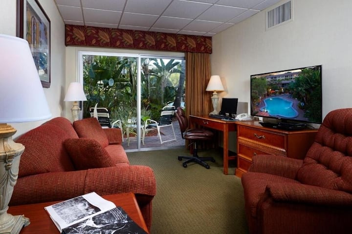 Beach-inspired Room Near Tin City – 2 Miles Away - Naples, FL