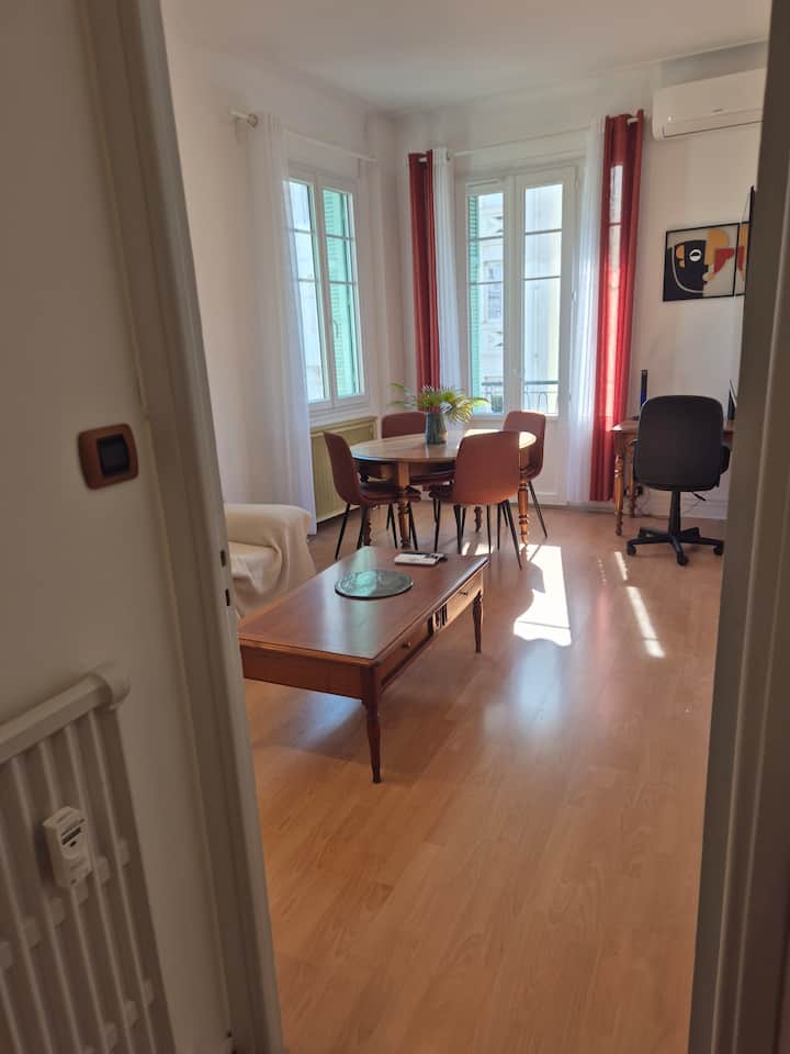 Le Grand Passy | J&j Conciergerie Terrasse/ Bureau - Saint-Laurent-du-Var