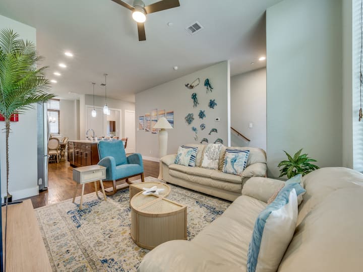 Beach-inspired Centrally Located Home - Carrollton, TX