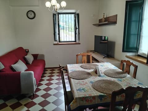 Anuncio de Airbnb popular: The Fountain Area (Villaviciosa) en Villaviciosa