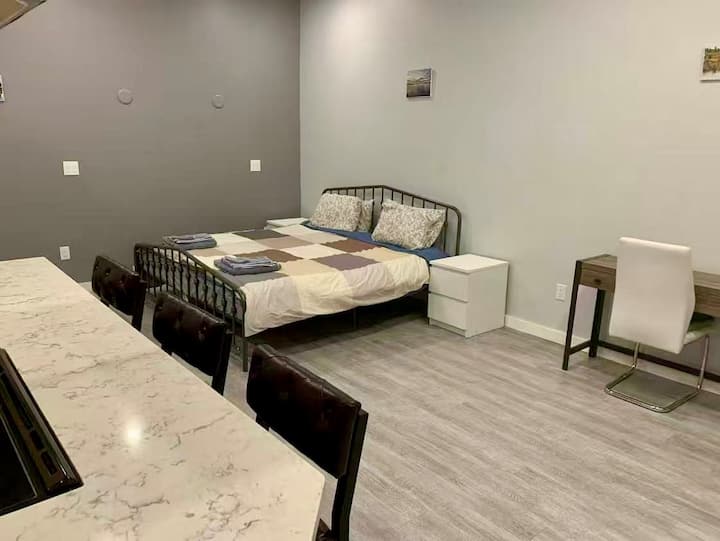 Cozy Suite In Royal Oak - Victoria