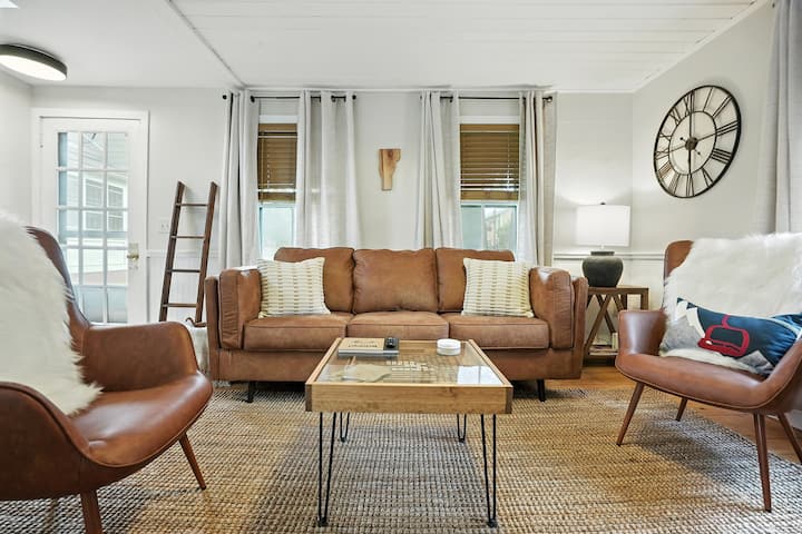The Raddish Roost On Main - Waterbury Village Historic District, VT