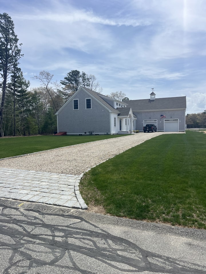 Beautiful Cape Cod Home /Airpark - New Seabury, MA