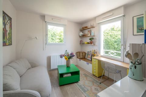 Top Airbnb: La Tête dans les Nuages Studio in Doulon Bottière