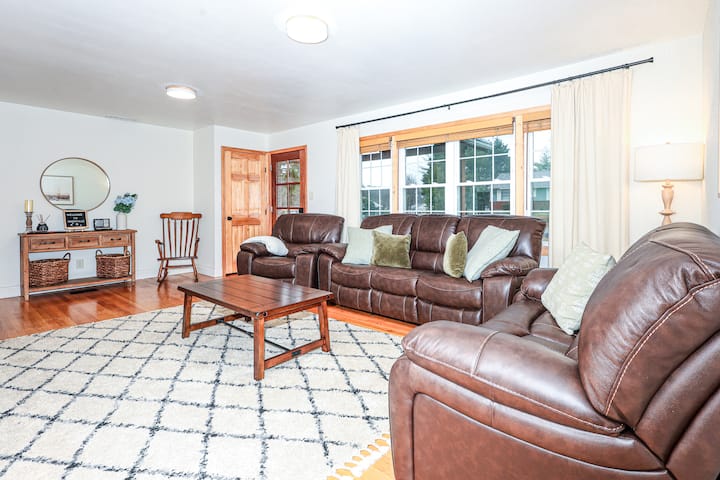Cozy Ranch Retreat W/ Fire Pit! ~10min To Downtown - Knoxville, TN