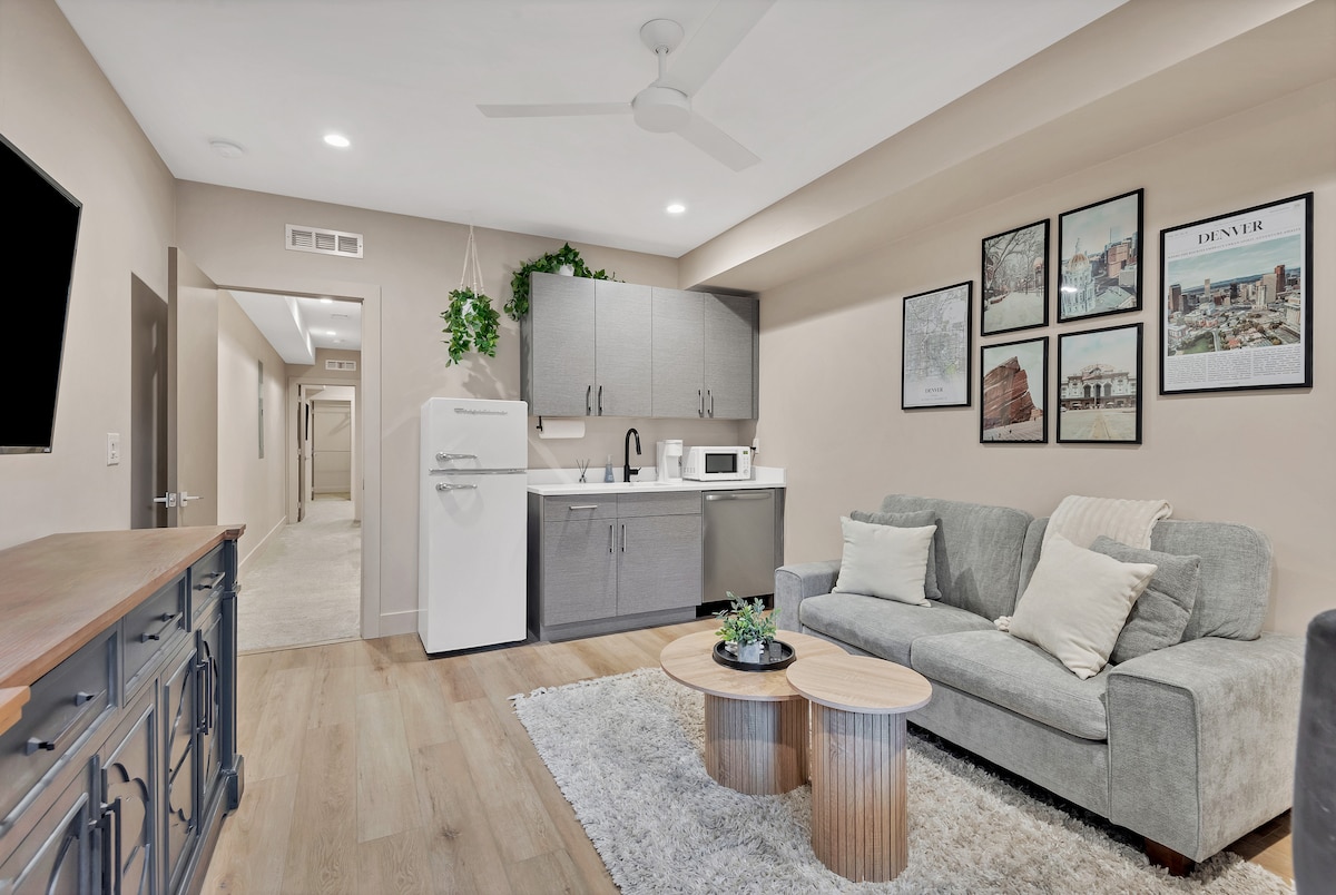 Successful Airbnb property: Mile High Hideaway | Rooftop Mtn Views + Game Room in West Colfax