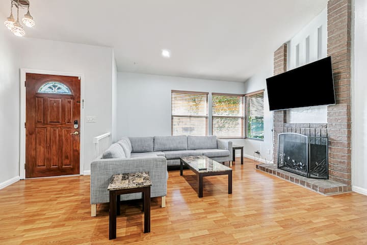 Fremont 4bd/2ba Gem W/ Big Yard - Union City, CA