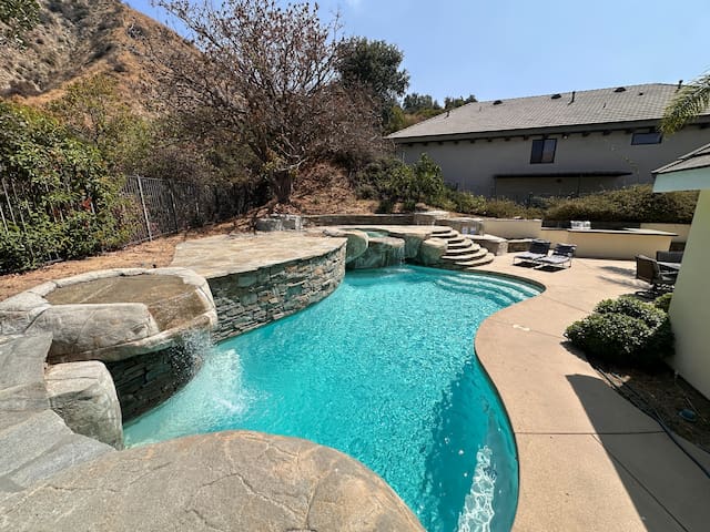 Luxe Sierra Madre Hilltop Escape gallery image 2