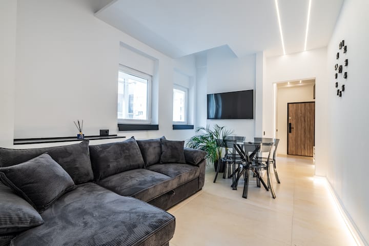 Stylish 2br Ultracentral - Piata Romana W/ Balcony - Bucarest