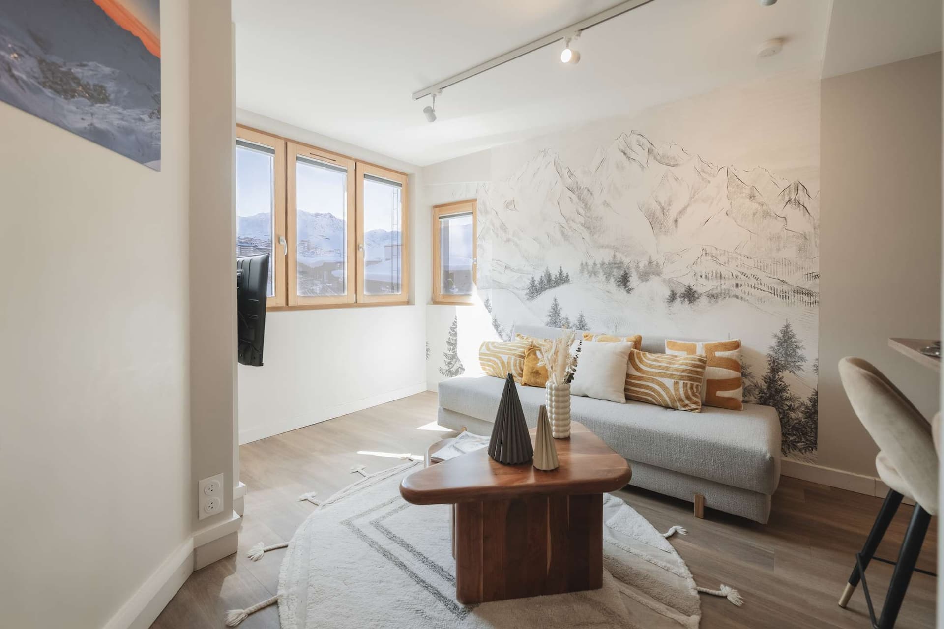 Beautiful 3-room apartment on the 2nd floor, south-facing, with mountain/resort views