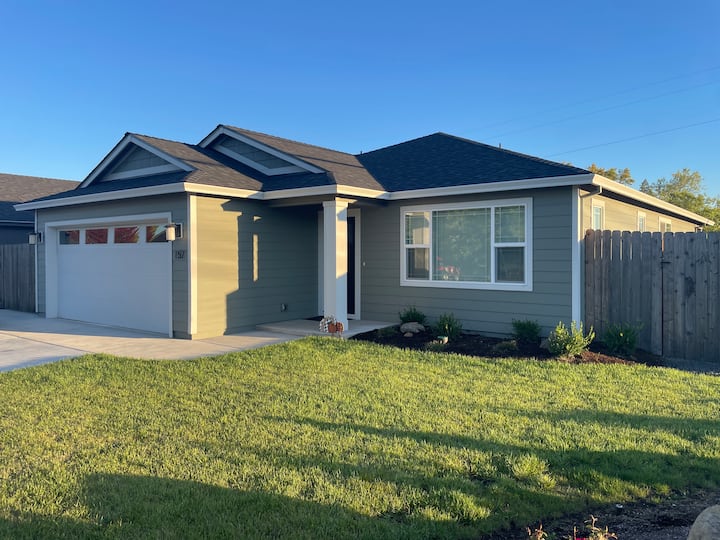 Rogue Valley Retreat