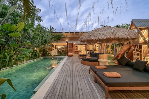 Incredible Family villa with water slide/Beachside