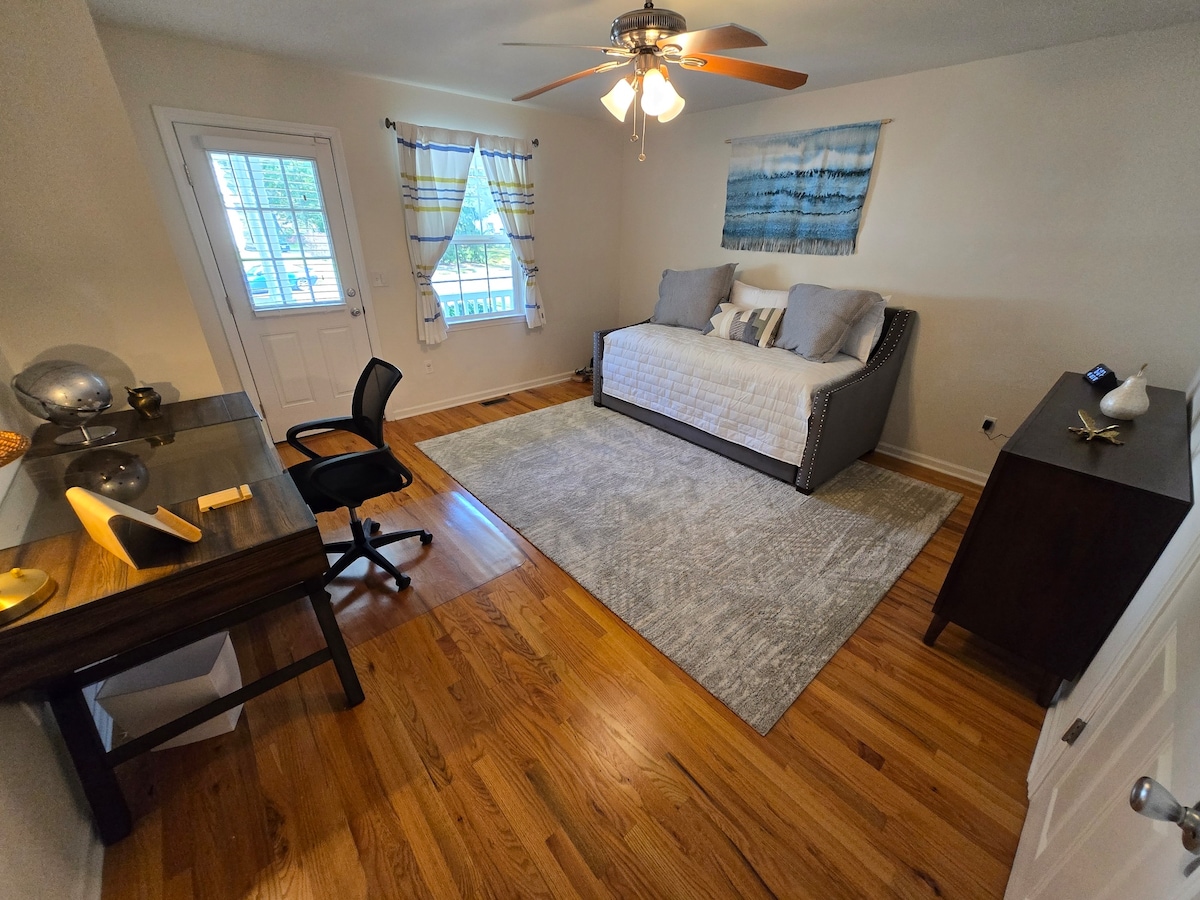 غرفة النوم رقم 4 / المكتب